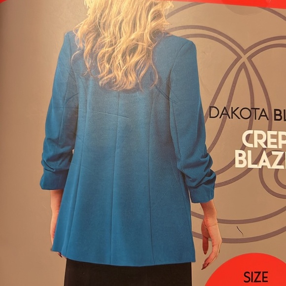 NWT Dakota Blue Ladies' Crepe Ruched Sleeves Blazer - Picture 2 of 4